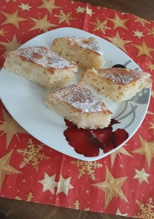 O poză a rețetei Prăjitură cu iaurt și mere.