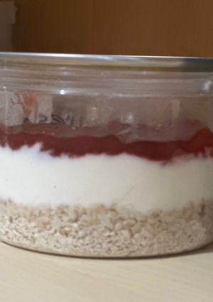 Φωτογραφία της συνταγής Overnight oats (φράουλα) σε στρώσεις