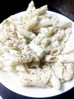 A picture of White Sauce Pasta.