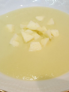 Una foto de Crema de puerro con manzana