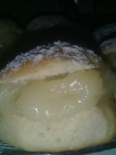 Una foto de Pancitos de leche rellenos de crema pastelera!!!!