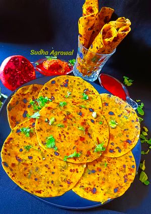 स्ट्रीट स्टाइल गुजराती मेथी थेपला(street style gujarati methi thepla recipe in hindi) रेसिपी मुख्य फोटो