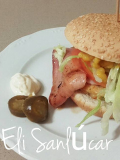 Una foto de Hamburguesa de verduras y pollo