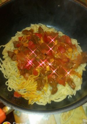 Una foto de Fideos Tallarines Con Tuco