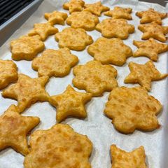 A picture of Cheese Crackers.