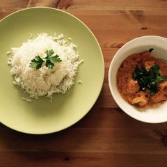 A picture of Chicken tikka masala.