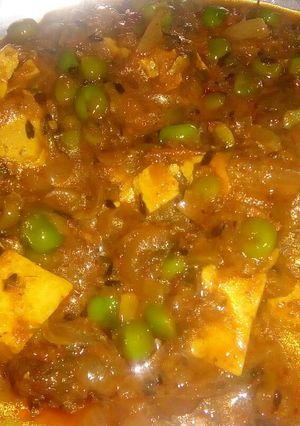 A picture of Spicy muttor paneer.