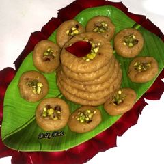A picture of Besan khoya peda.