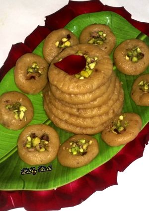 A picture of Besan khoya peda.