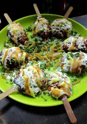 A picture of Idli lollipop.