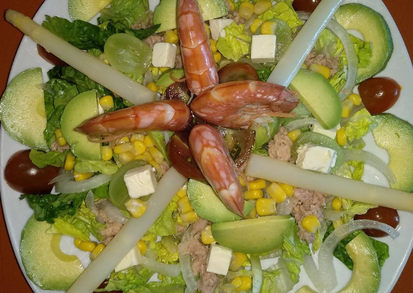 Ensalada aguacate y langostinos