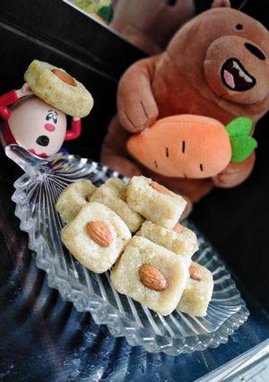 लौकी की बर्फी (lauki ki barfi recipe in Hindi) रेसिपी मुख्य फोटो