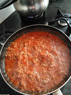 Una foto de Spaguettis a la boloñesa
