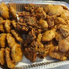 A picture of Assorted pakora platter.