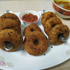 A picture of Bread Onion Menduwada.