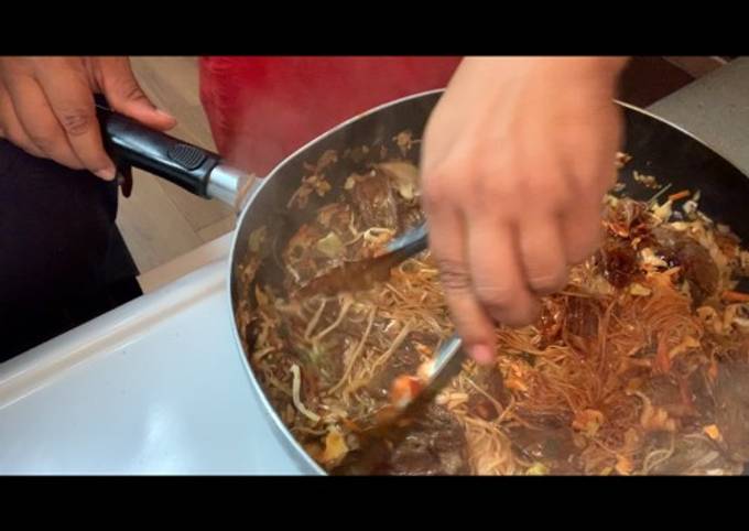 Simple Way to Make Jamie Oliver Whitney &amp; Bobby”s Beef Hoisin Noodles with Cabbage