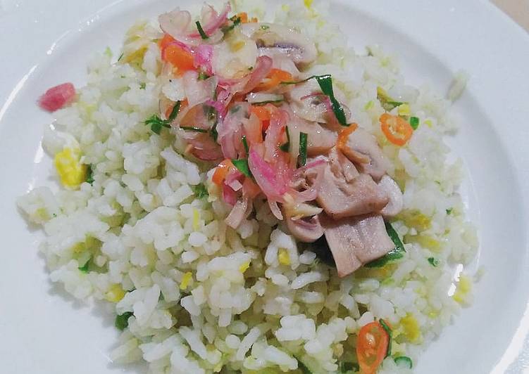 Nasgor daun jeruk with jamur sambel matah