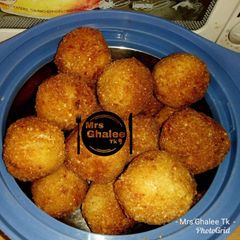 A picture of Yam balls.