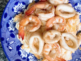 ไข่ขยี้กุ้งหมึก