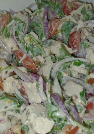 Una foto de Ensalada con pollo