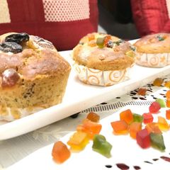 A picture of Plum cup cake.