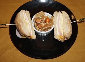 Una foto de Sándwich barros jarpa