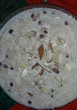A picture of Sheer khurma.