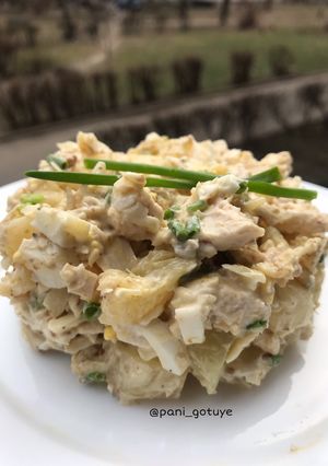 Фото Салат с курицей и ананасами.