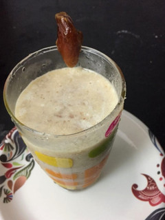 ட்ரை ப்ரூட் டேட்ஸ் சூமூதி (dry fruit dates smoothi recipe in tamil) செய்முறை முக்கிய புகைப்படம்