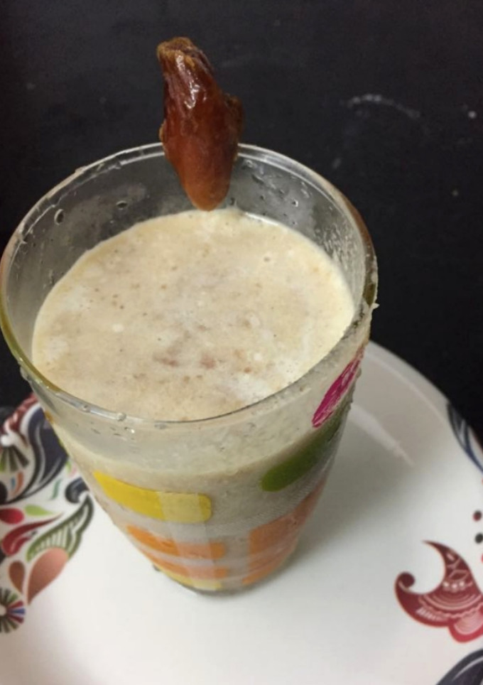 ட்ரை ப்ரூட் டேட்ஸ் சூமூதி (dry fruit dates smoothi recipe in tamil) செய்முறை முக்கிய புகைப்படம்