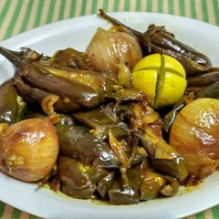 A picture of Chatpate masala baingan.