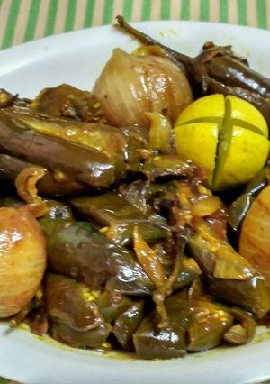 A picture of Chatpate masala baingan.