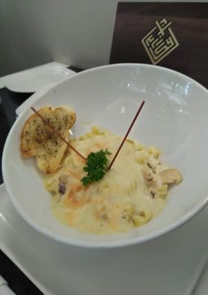 A picture of Cheesy pasta with thyme and sausage.