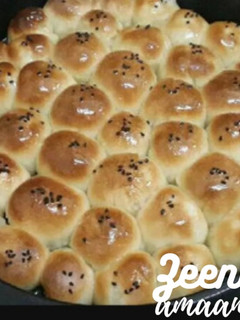 A picture of Yemenite Honeycomb Bread (Khaliat Al Nahl).