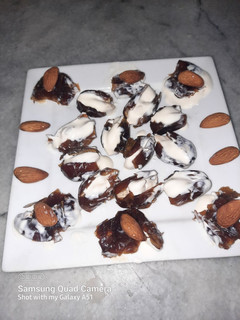 A picture of Dates with fresh cream almond.