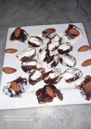 A picture of Dates with fresh cream almond.