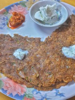 भाजणीचे कांद्याचे थालिपीठ (bhajniche kandhyache thalipeeth recipe in marathi) रेसिपी चे मुख्य फोटो