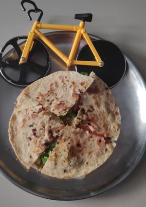 A picture of Chapati Sandwich.