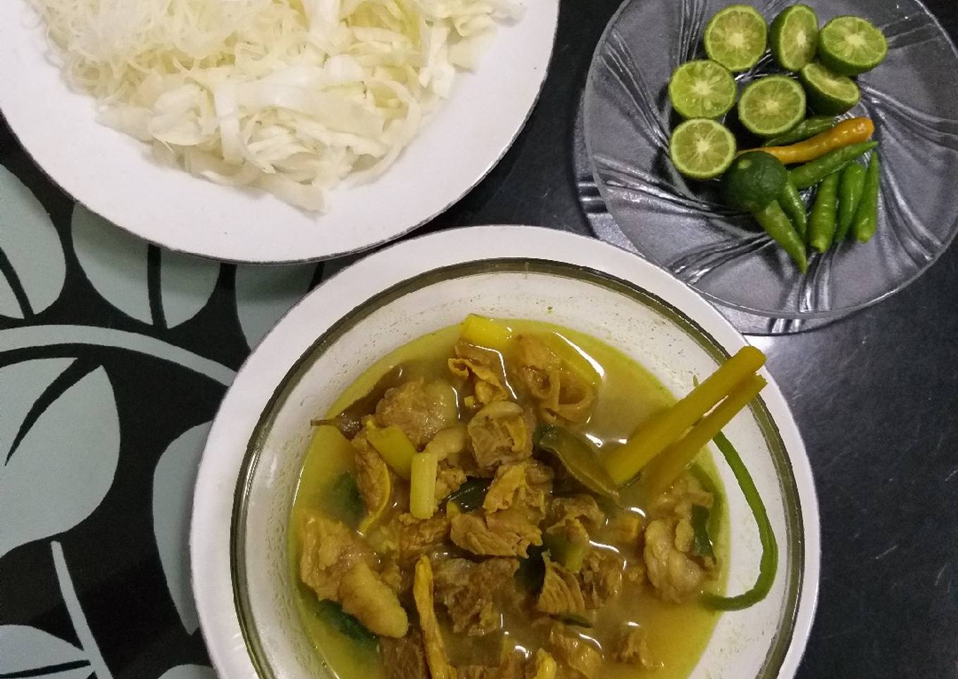 Soto kuning tetelan daging sapi