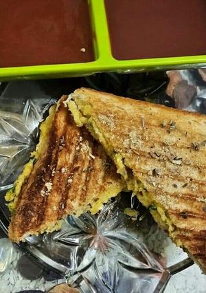 A picture of Grilled potato sandwich.