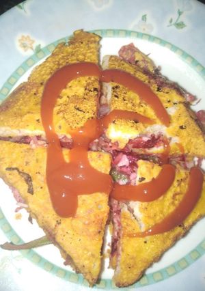 A picture of Beetroot pudla sandwich.