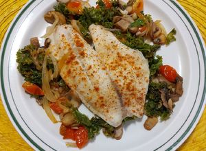 Una foto de Filete de pescado al vapor con vegetales
