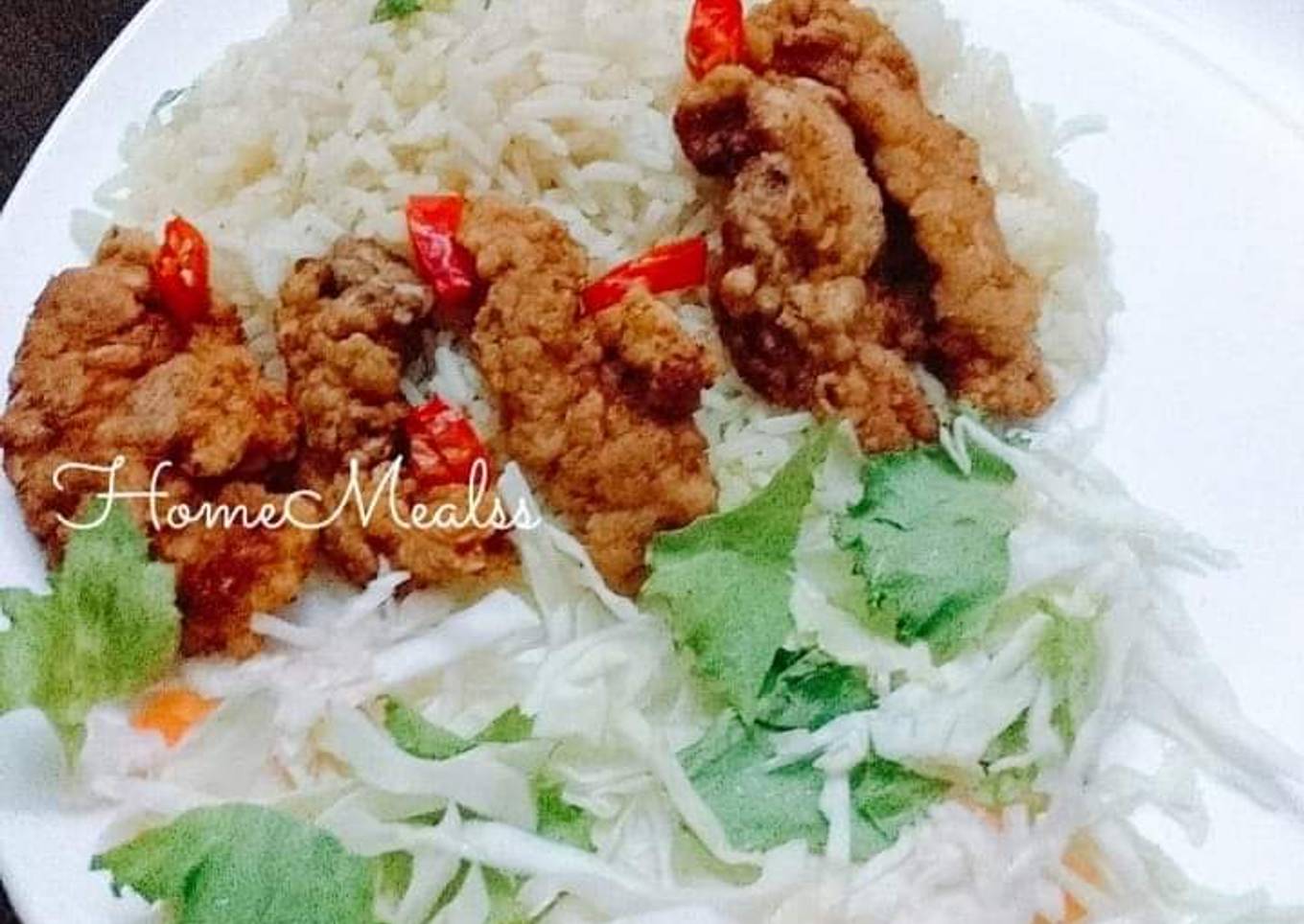 Rice with fried chicken and vegetables