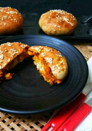 A picture of Stuffed buns with leftover veggies.