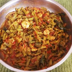 A picture of Cluster Beans (Gawar) and Prawns.