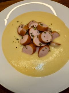 Фото Картопляний крем-суп з сосисками.