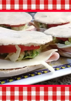 Una foto de Sándwich de pan árabe