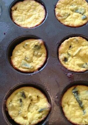 Una foto de Muffins de elote, rajas poblanas y calabacitas.ॐ🇲🇽