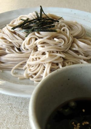 A picture of Zaru Soba.