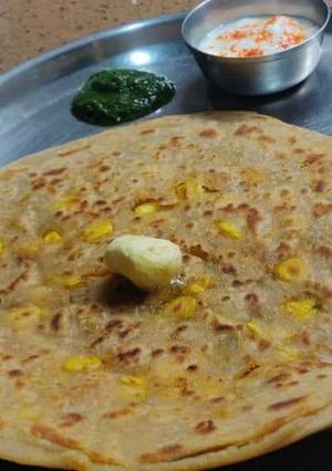 A picture of Potato corn paratha.